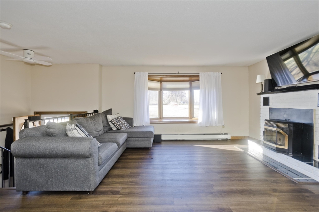 63 North Washington Street Belchertown, MA 01007 - Photo 18 of 38