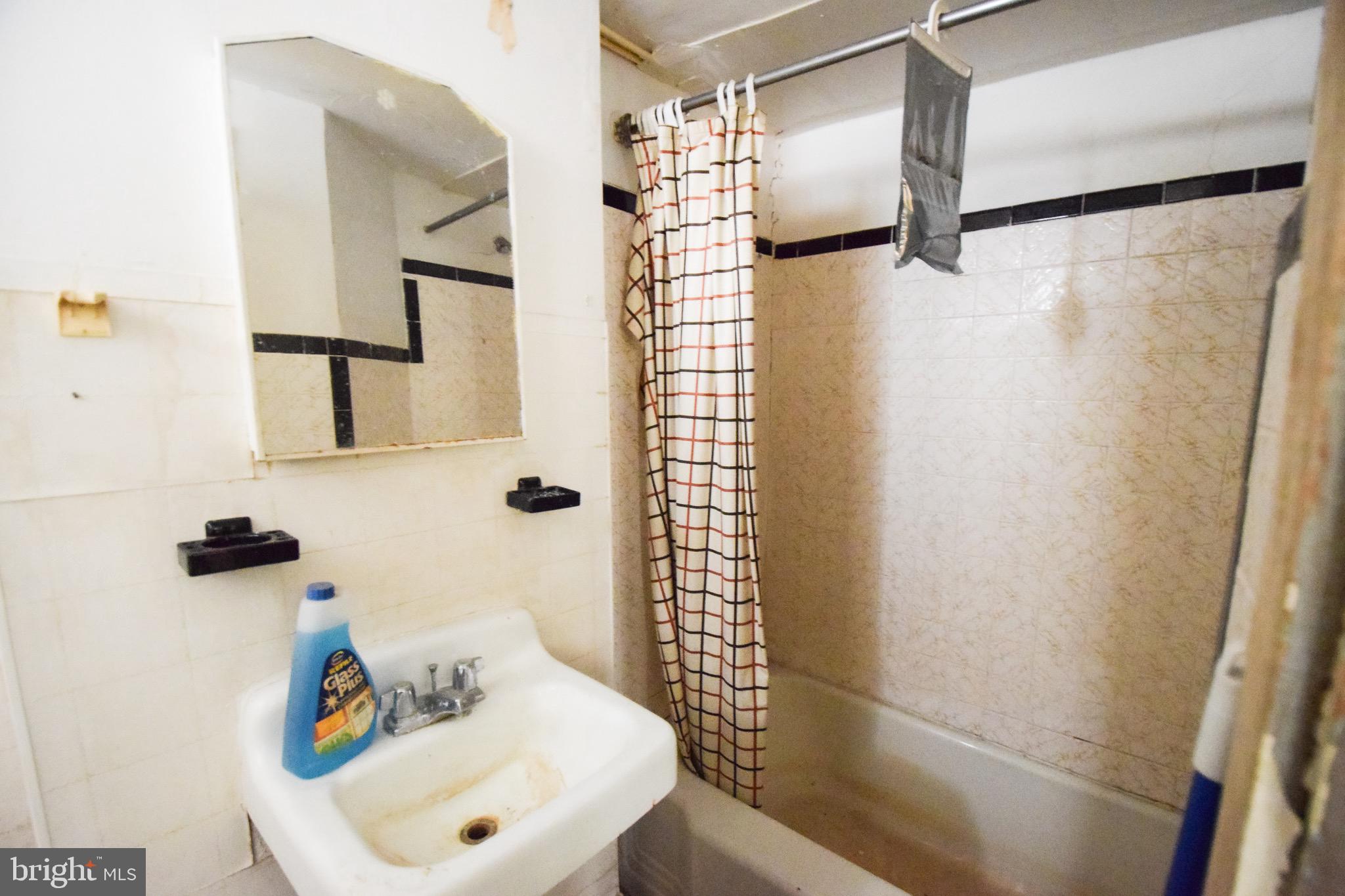 1620 Kingsway Road Baltimore, MD 21218 - Photo 41 of 56 Bathroom #2