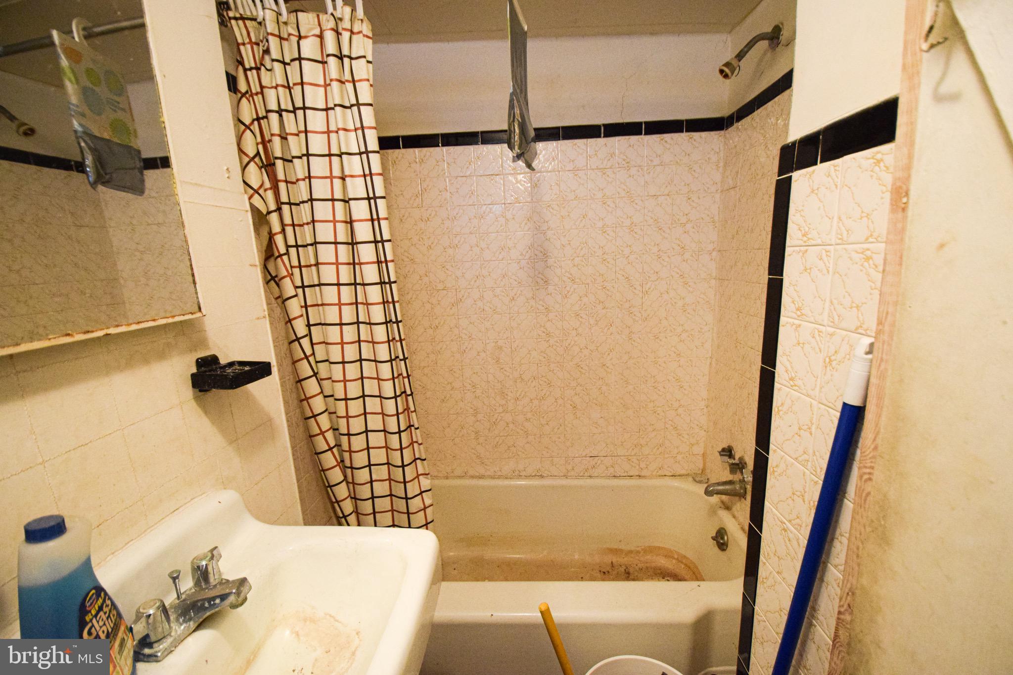 1620 Kingsway Road Baltimore, MD 21218 - Photo 42 of 56 Bathroom #2