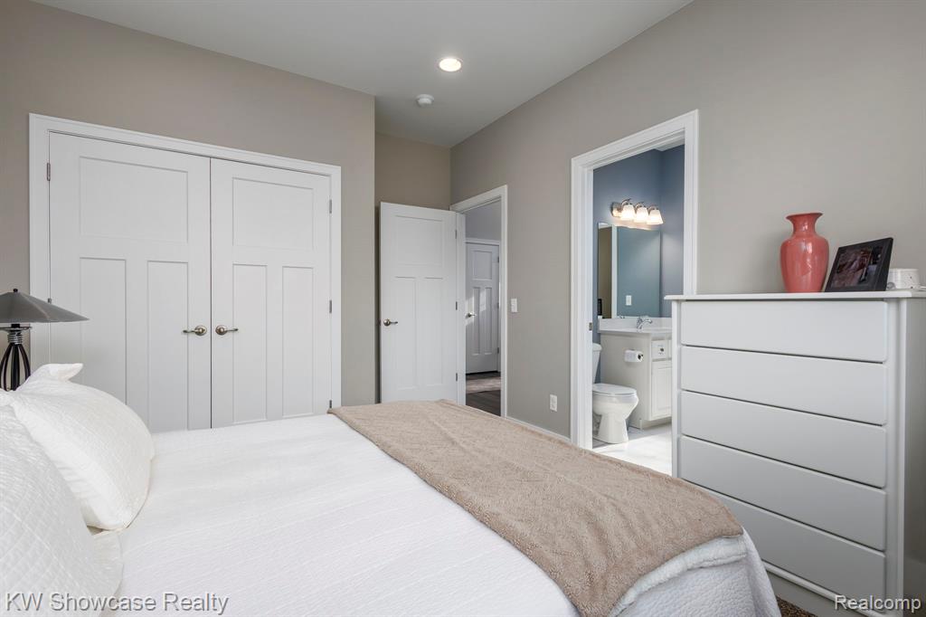 1037 Birkshire Ridge Rochester Hills, MI 48307 - Photo 20 of 44