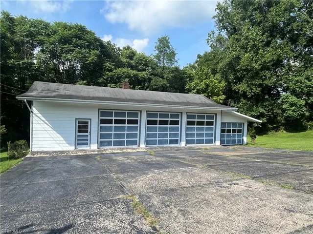 $325,000 | 1513 Pittman Street, Mount Airy, NC 27030