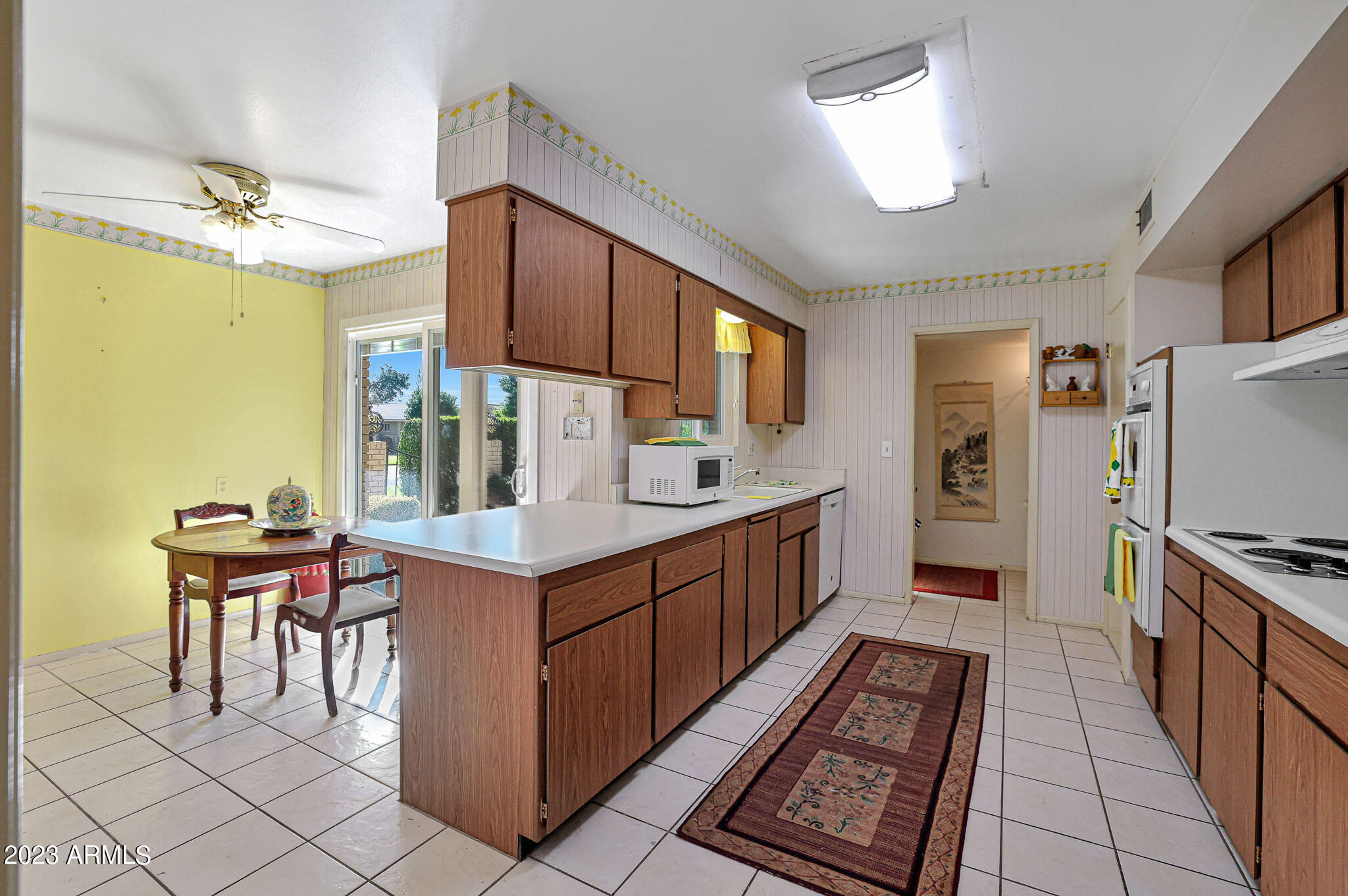 10130 West Mountain View Road Sun City, AZ 85351 - Photo 21 of 47 Kitchen