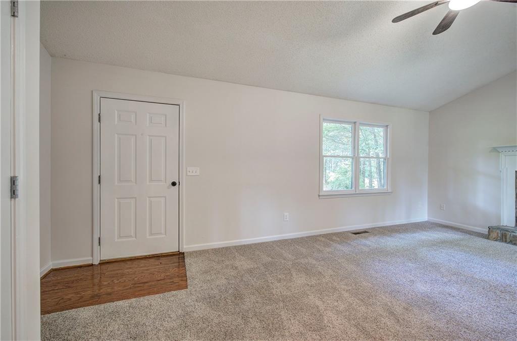 17 West Ridge Drive Southeast Cartersville, GA 30121 - Photo 8 of 37 an empty room with windows and closet