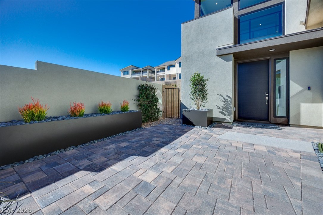 27 Sumter Rdg Street Las Vegas, NV 89138 - Photo 3 of 52