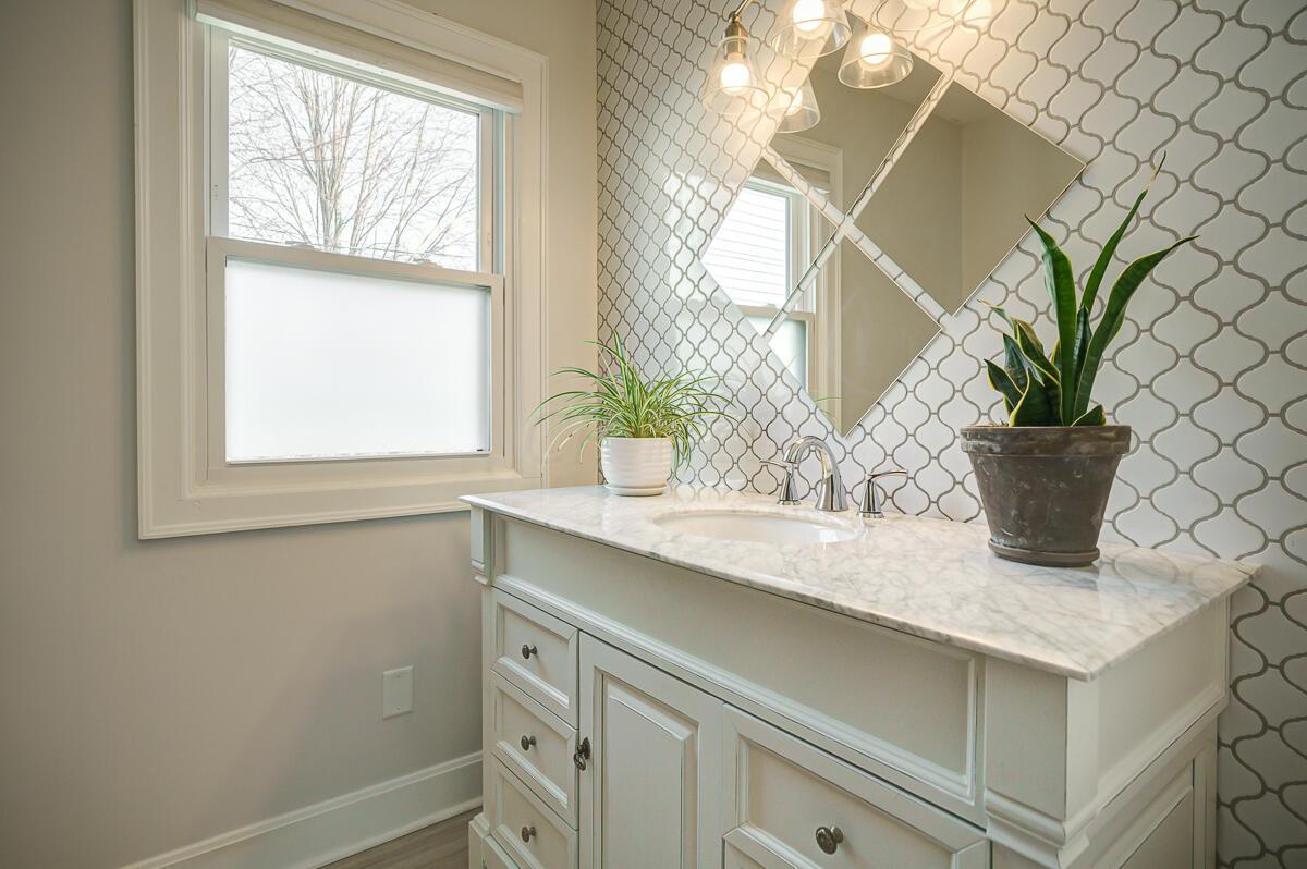 150 South Cassingham Road Columbus, OH 43209 - Photo 19 of 52 Powder Rm