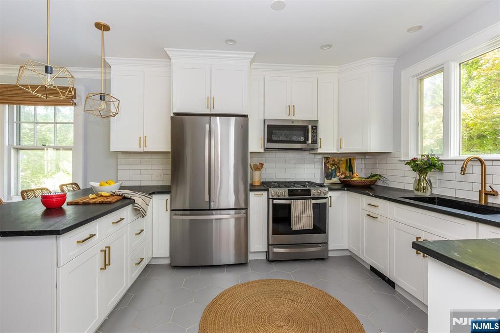 85 Hawthorne Avenue Glen Ridge, NJ 07028 - Photo 22 of 47