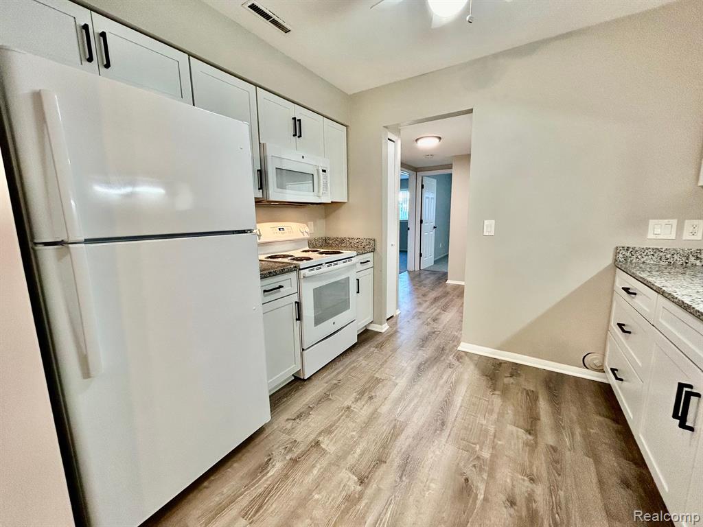 515 West Highland Road, Unit E6 Howell, MI 48843 - Photo 8 of 17 Gallery Image 8