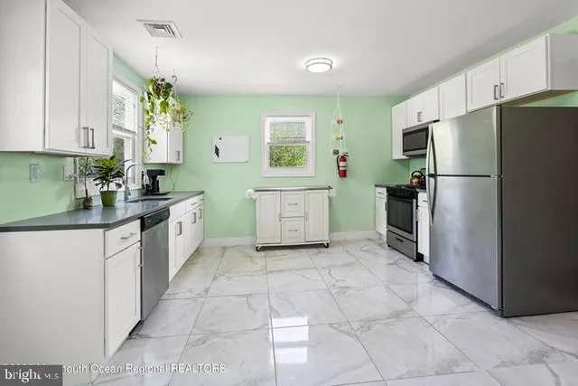 $3,300 | 109 South Main Street, Toms River, NJ 08757