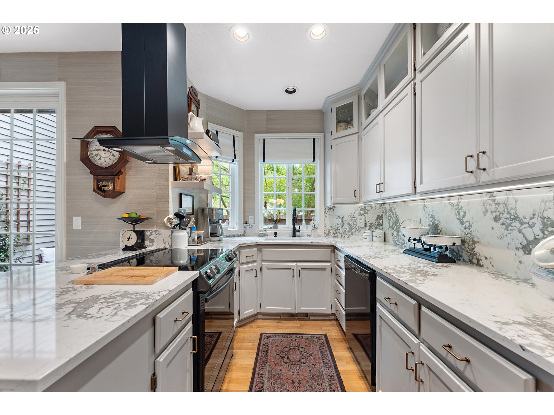8200 Southwest Maxine Lane, Unit 59 Wilsonville, OR 97070 - Photo 14 of 33 a kitchen with a sink stove and cabinets