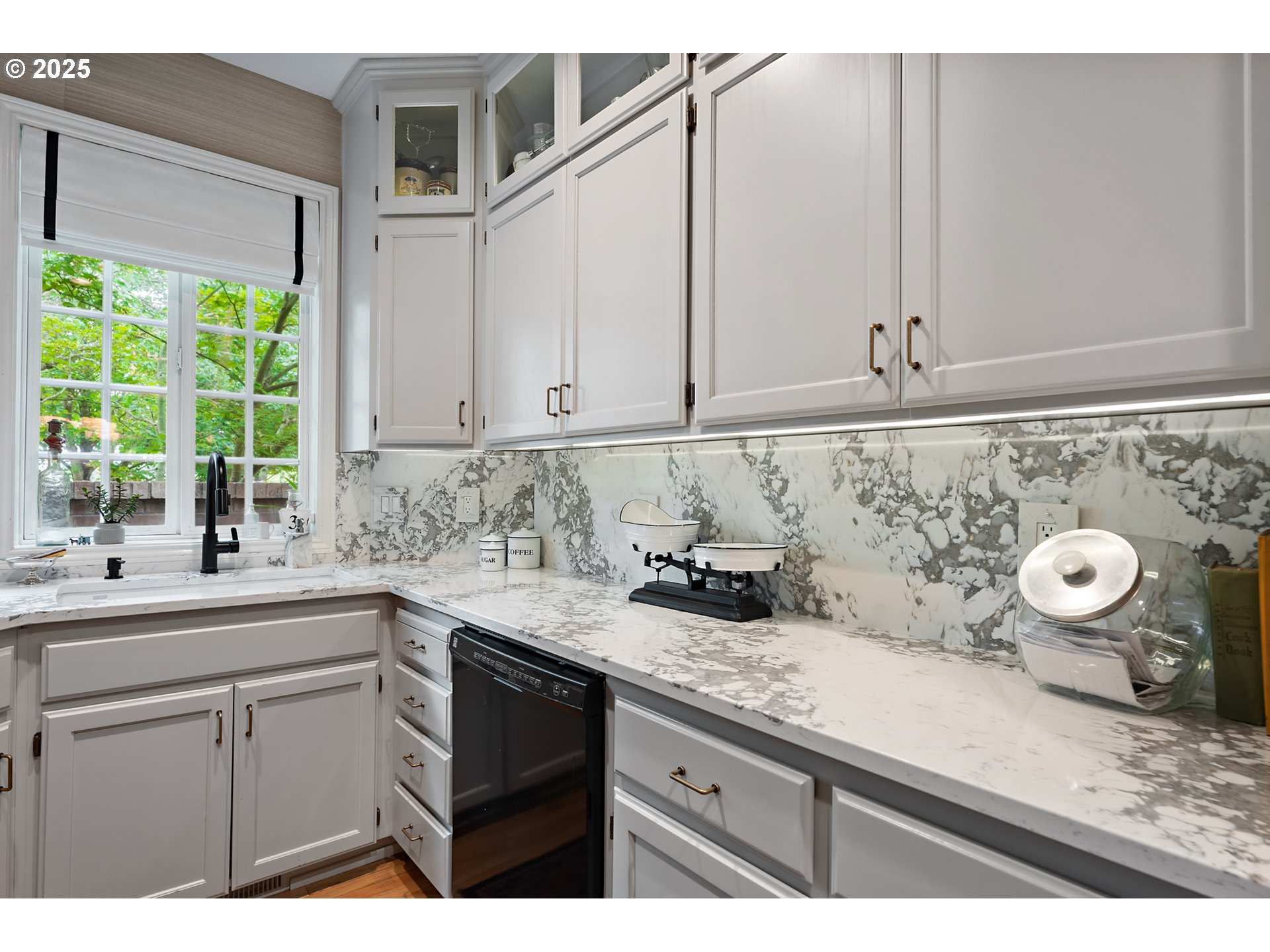 8200 Southwest Maxine Lane, Unit 59 Wilsonville, OR 97070 - Photo 17 of 33 a kitchen with a sink and cabinets