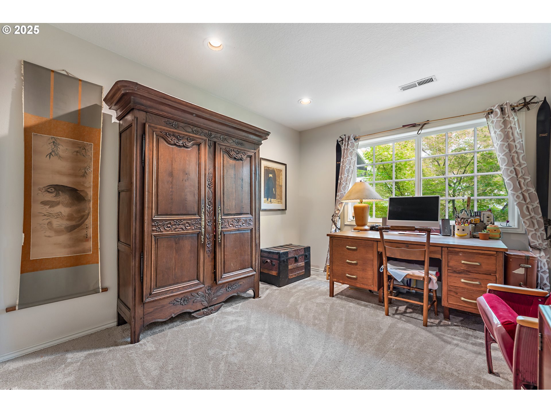 8200 Southwest Maxine Lane, Unit 59 Wilsonville, OR 97070 - Photo 23 of 33 a workspace with furniture and a window
