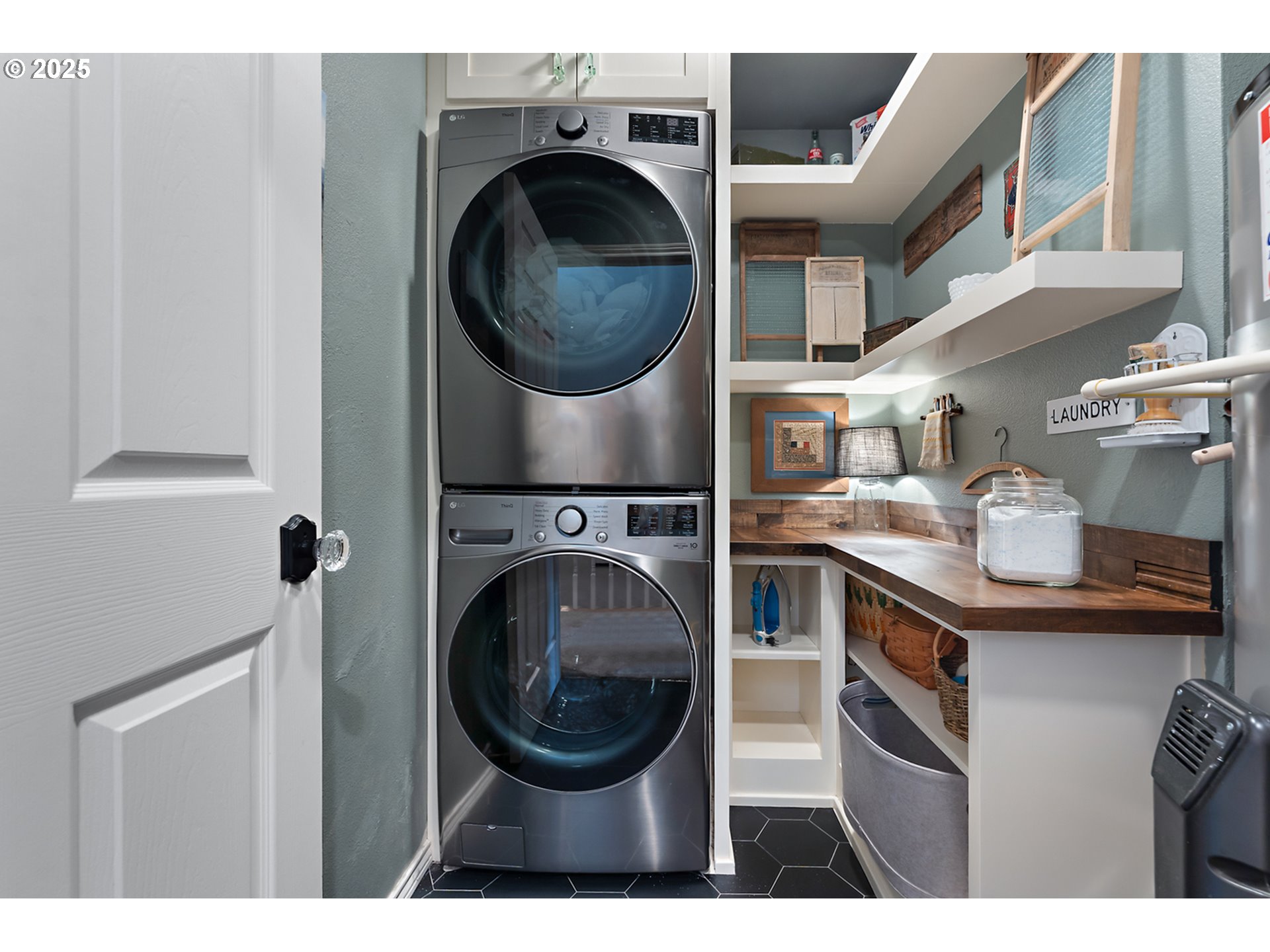 8200 Southwest Maxine Lane, Unit 59 Wilsonville, OR 97070 - Photo 25 of 33 a view of a kitchen with a washer and dryer