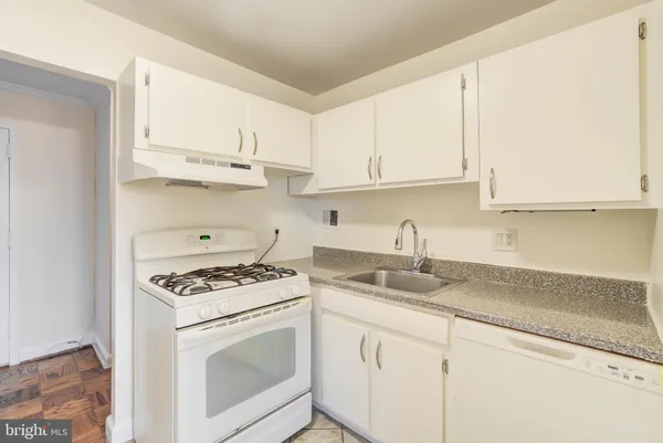 $2,700 | 4343 Cherry Hill Road, Unit 303, Arlington, VA 22207