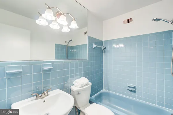 $2,700 | 4343 Cherry Hill Road, Unit 303, Arlington, VA 22207