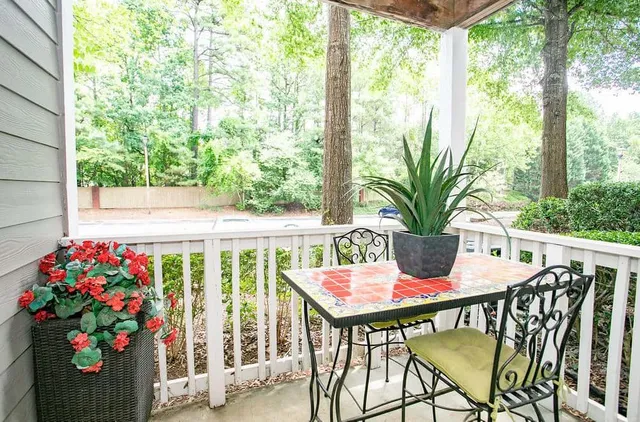 $1,238 | 100 Ashford Gables Drive, Unit 6A104, Dunwoody, GA 30338