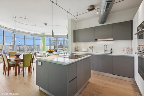 $910,000 | 1200 West Monroe Street, Unit 808, Chicago, IL 60607