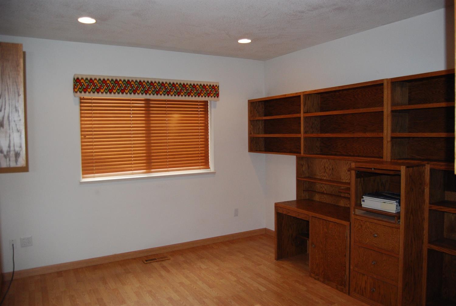 827 Ridgeway Avenue Central Point, OR 97502 - Photo 25 of 34 a view of an empty room with a window
