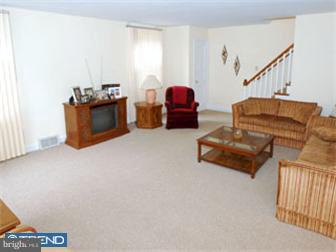 4 Bennington Road Havertown, PA 19083 - Photo 5 of 7 Living Room