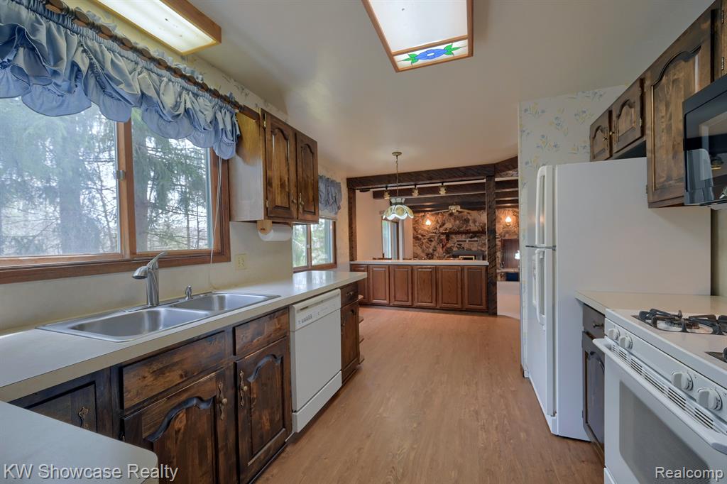 11329 Newman Road Brighton, MI 48114 - Photo 14 of 50