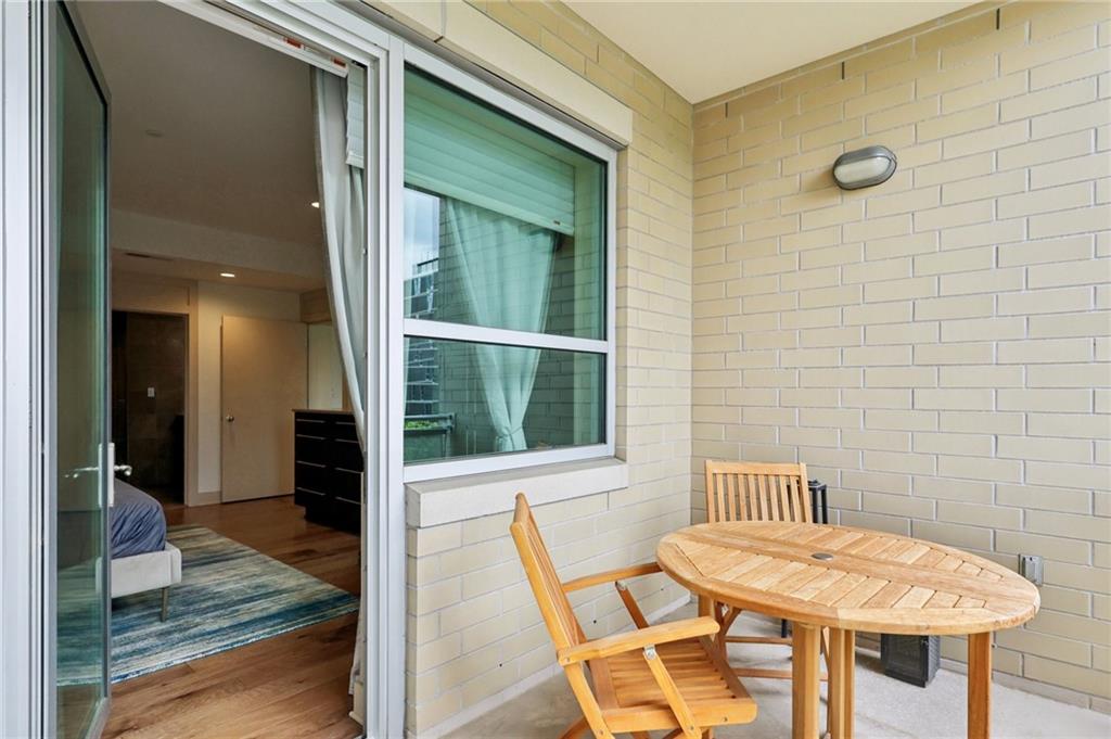 537 North Neville Street, Unit 4B Pittsburgh, PA 15213 - Photo 17 of 45 1 of 2 balconies