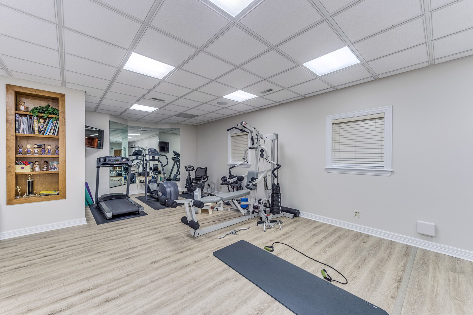 1009 Sutton Place St. Charles, IL 60174 - Photo 34 of 41 a view of a room with gym equipment