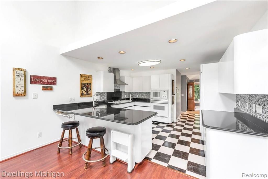 1037 South Adams Road Rochester Hills, MI 48309 - Photo 15 of 67