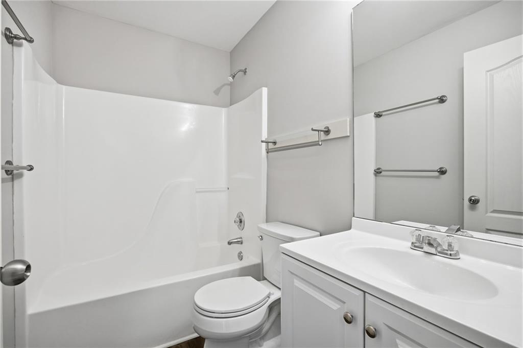 152 Jefferson Drive Dallas, GA 30132 - Photo 29 of 47 a bathroom with a sink toilet and shower