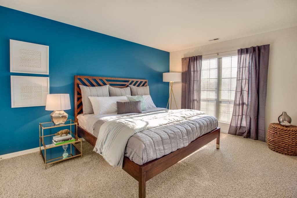 80 Lincoln Oaks Drive, Unit 813 Willowbrook, IL 60527 - Photo 13 of 29 a large bed sitting in a bedroom next to a window