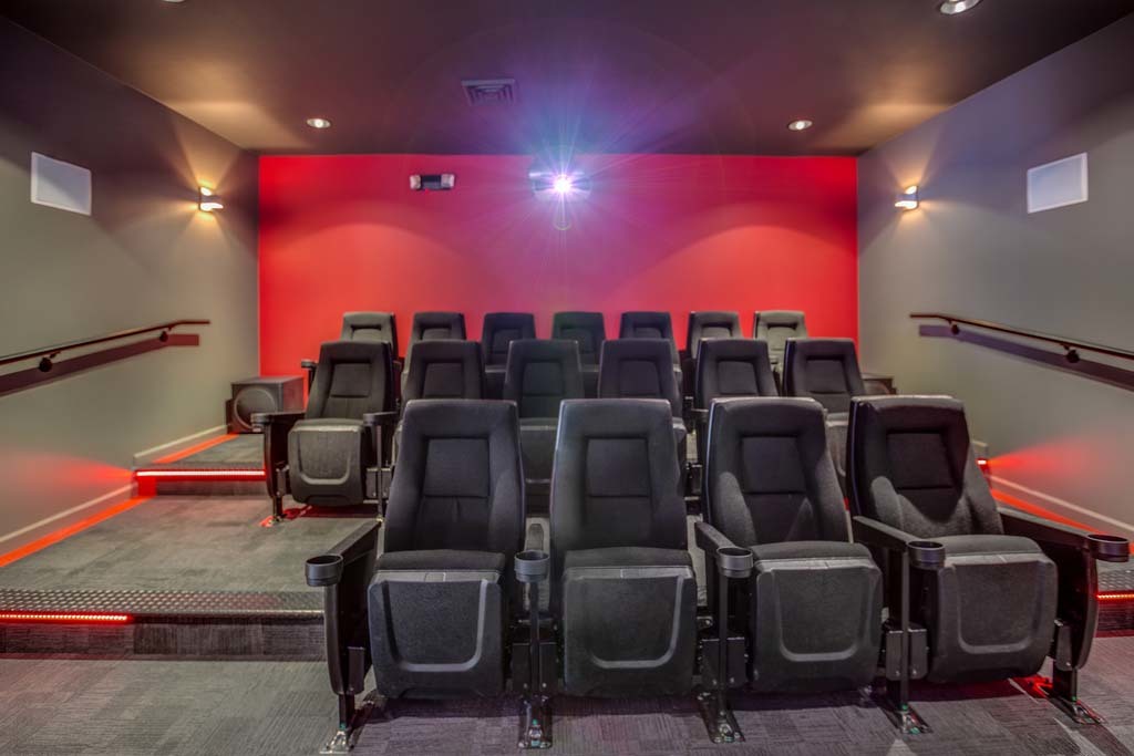 80 Lincoln Oaks Drive, Unit 813 Willowbrook, IL 60527 - Photo 28 of 29 a view of a room with gym equipment