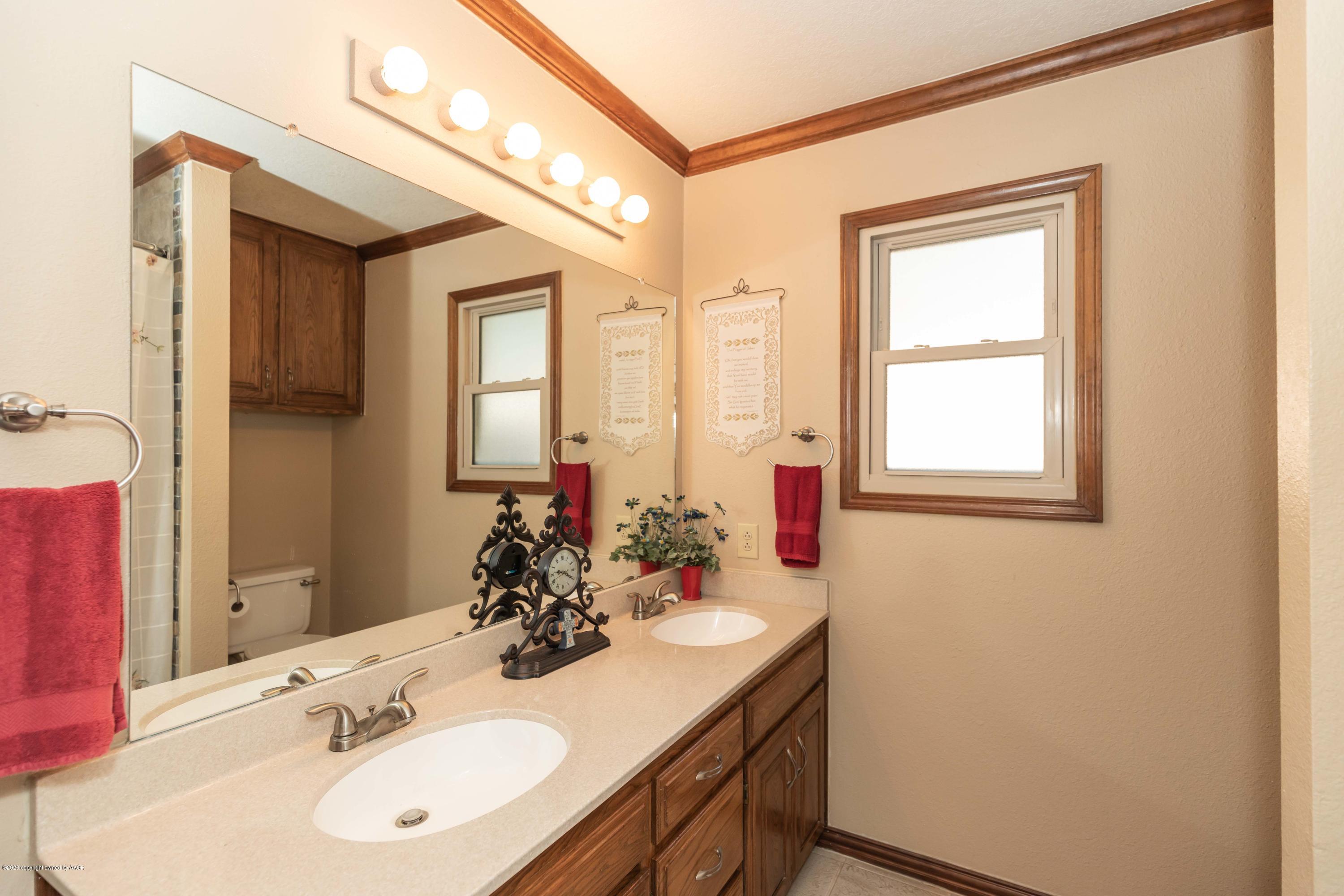 7248 Bayswater Road Amarillo, TX 79109 - Photo 27 of 38 BATHROOM 2 VIEW 1