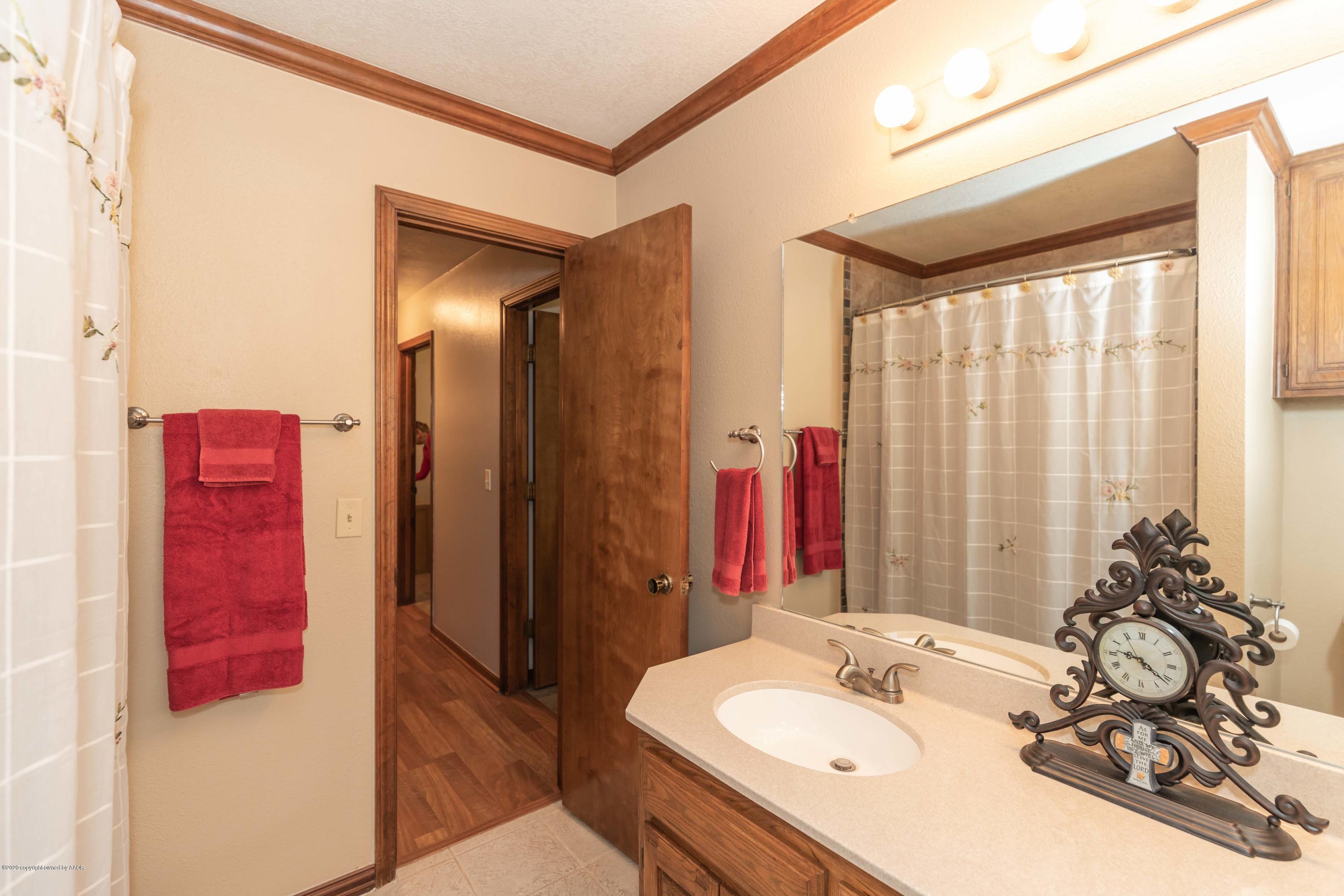 7248 Bayswater Road Amarillo, TX 79109 - Photo 28 of 38 BATHROOM 2 VIEW 2