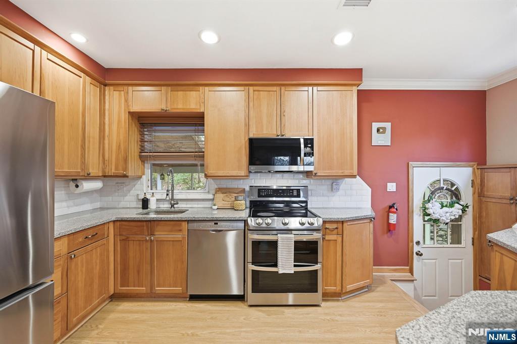 219 Snake Den Road Wanaque, NJ 07465 - Photo 15 of 50