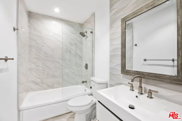 $2,885 | 960 Larrabee Street, Unit 214, West Hollywood, CA 90069