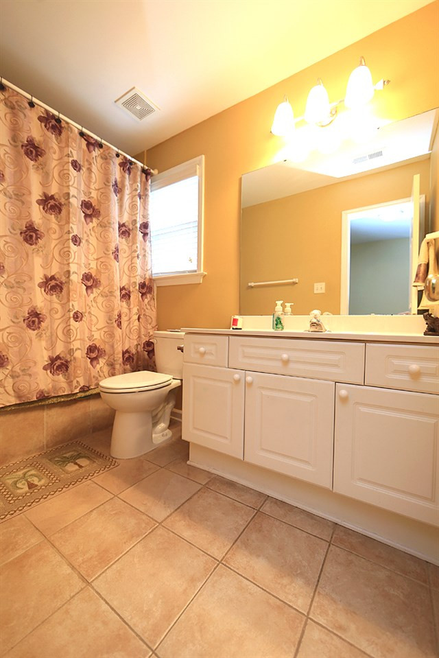 10400 Shadowlawn Drive Raleigh, NC 27614 - Photo 17 of 29 Upstairs hall bath with garden tub. spacious Bathroom
