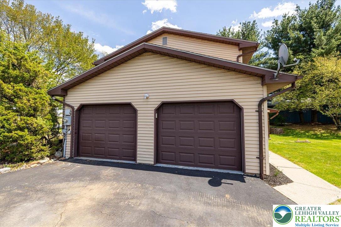1250 Minesite Road Allentown, PA 18103 - Photo 4 of 39