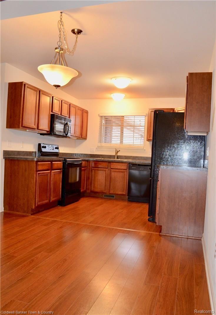 4708 Summer Ridge Drive Howell, MI 48843 - Photo 6 of 20 DSC_0004.jpg