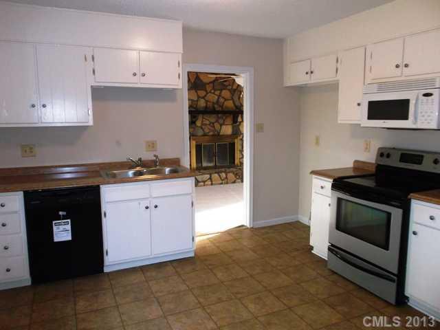 8406 Vagabond Road Charlotte, NC 28227 - Photo 5 of 12 Gallery Image 5