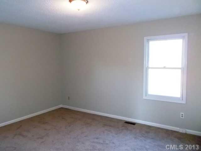 8406 Vagabond Road Charlotte, NC 28227 - Photo 8 of 12 Gallery Image 8
