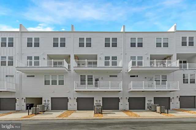 $3,250 | 19826 Lavender Dust Square, Ashburn, VA 20147