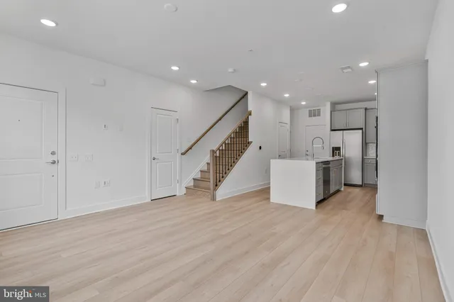 $3,250 | 19826 Lavender Dust Square, Ashburn, VA 20147