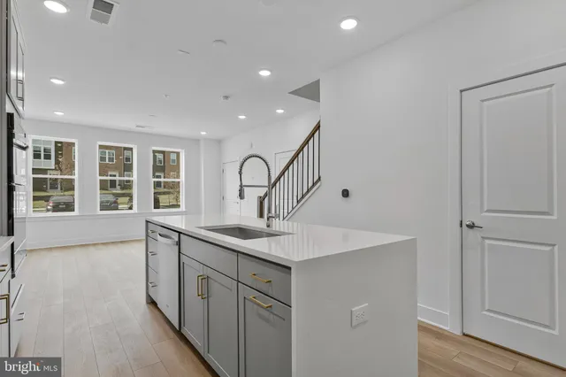 $3,250 | 19826 Lavender Dust Square, Ashburn, VA 20147