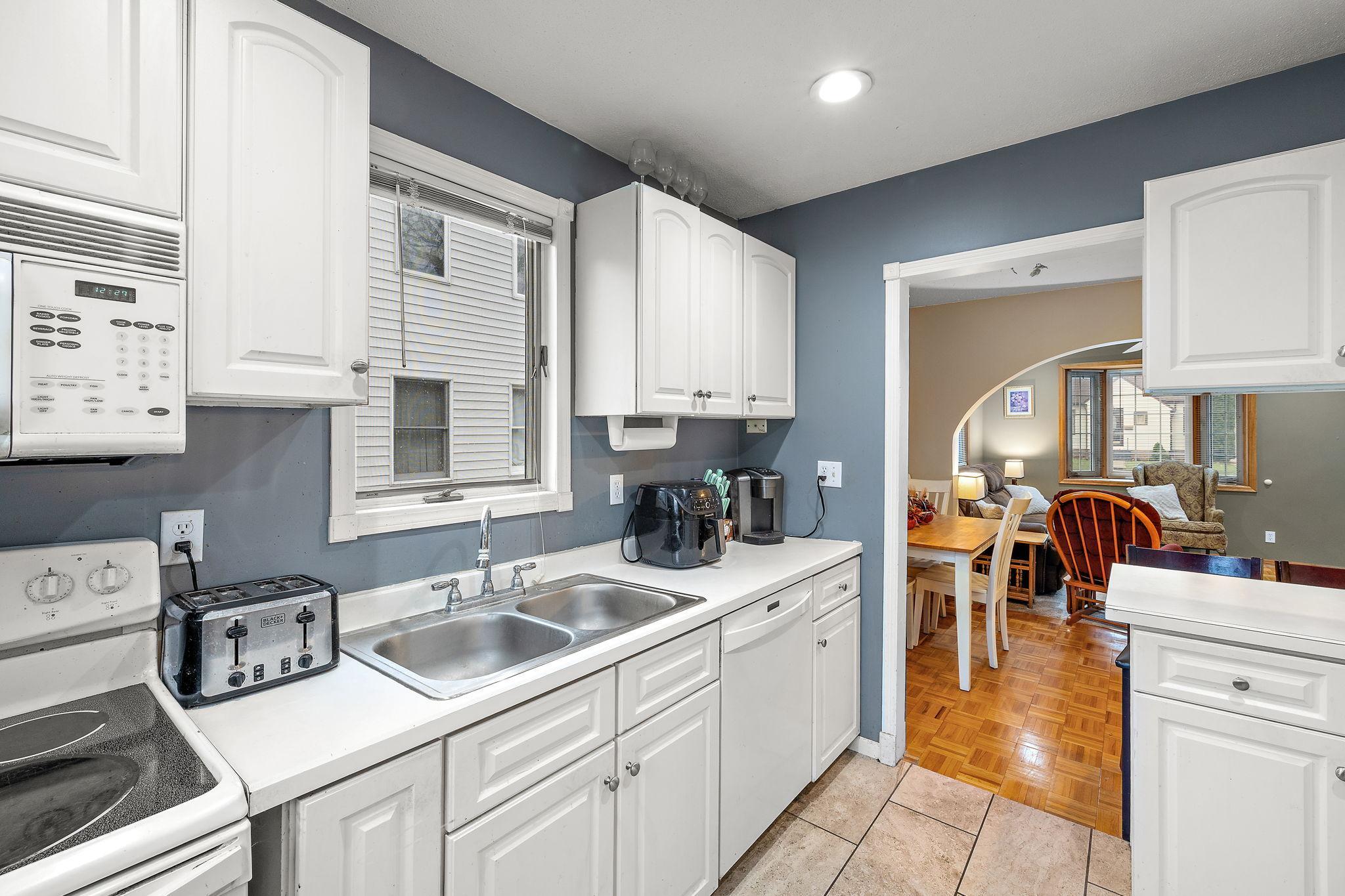 402 11th Avenue Southwest Austin, MN 55912 - Photo 11 of 38