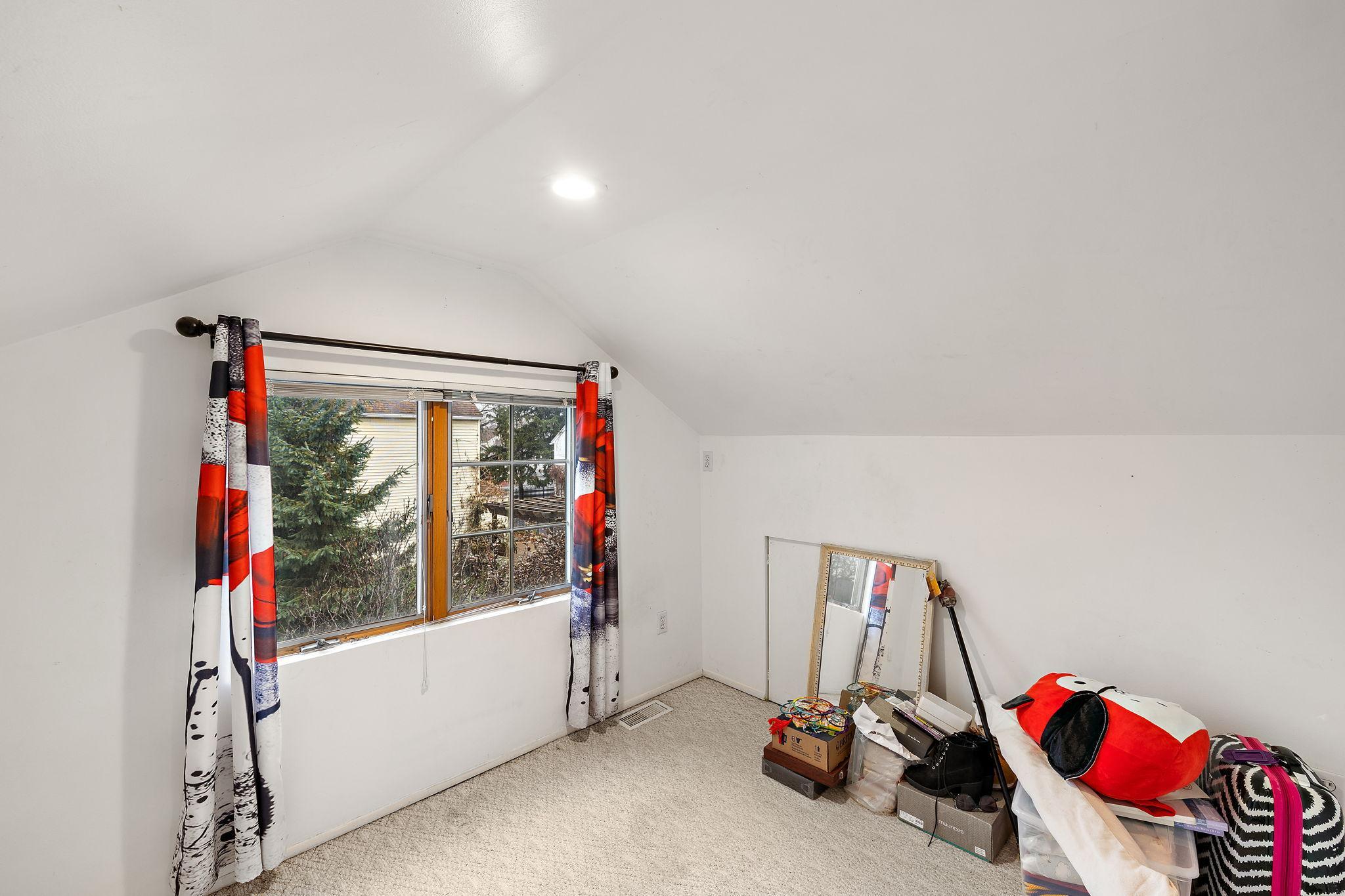 402 11th Avenue Southwest Austin, MN 55912 - Photo 19 of 38