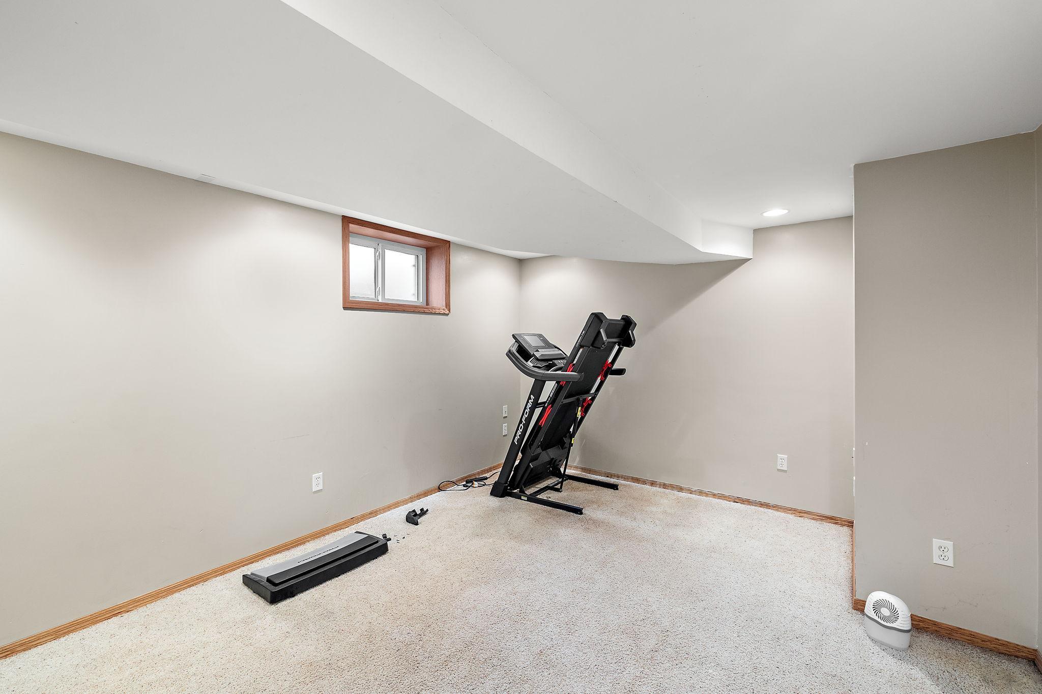 402 11th Avenue Southwest Austin, MN 55912 - Photo 21 of 38