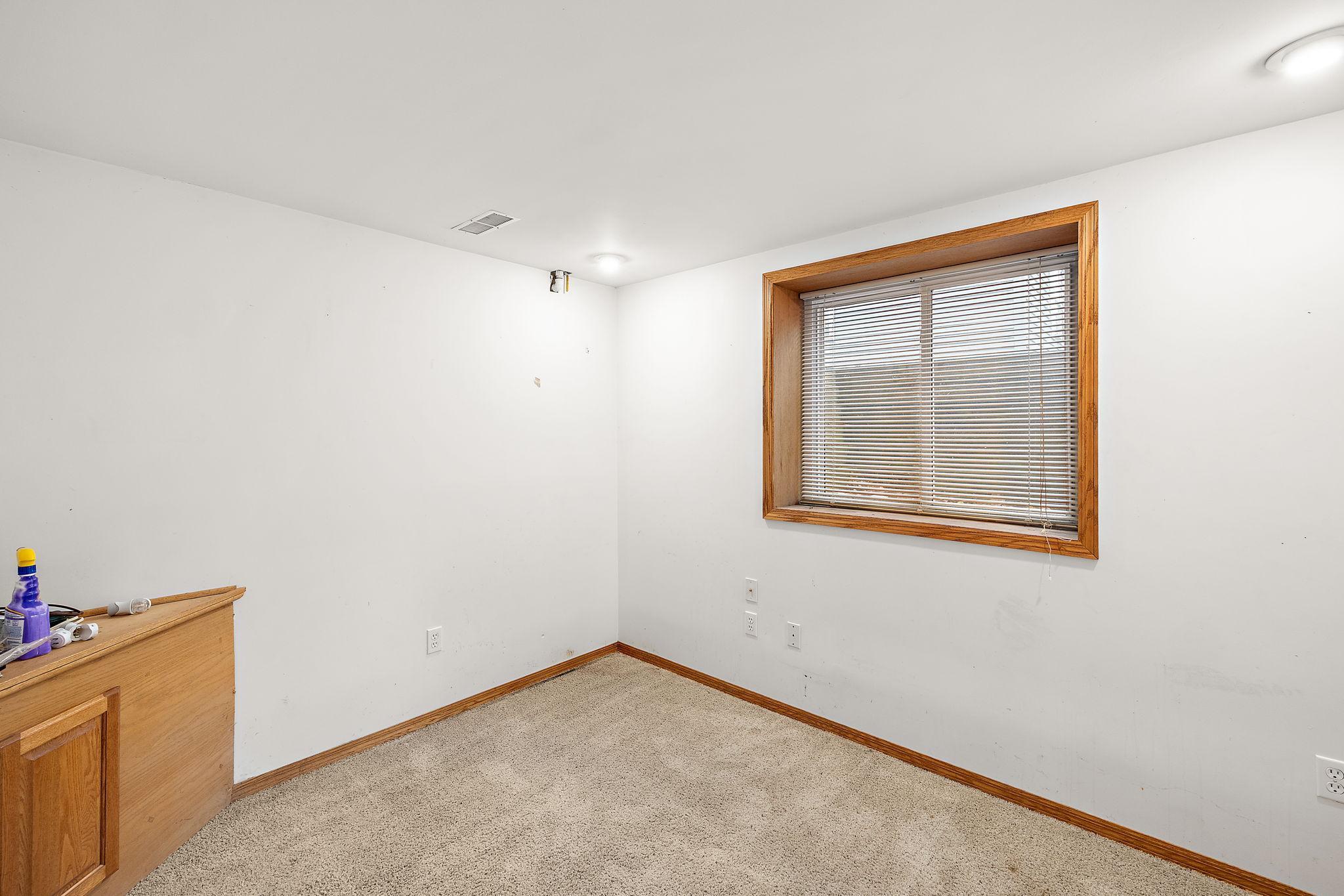 402 11th Avenue Southwest Austin, MN 55912 - Photo 24 of 38