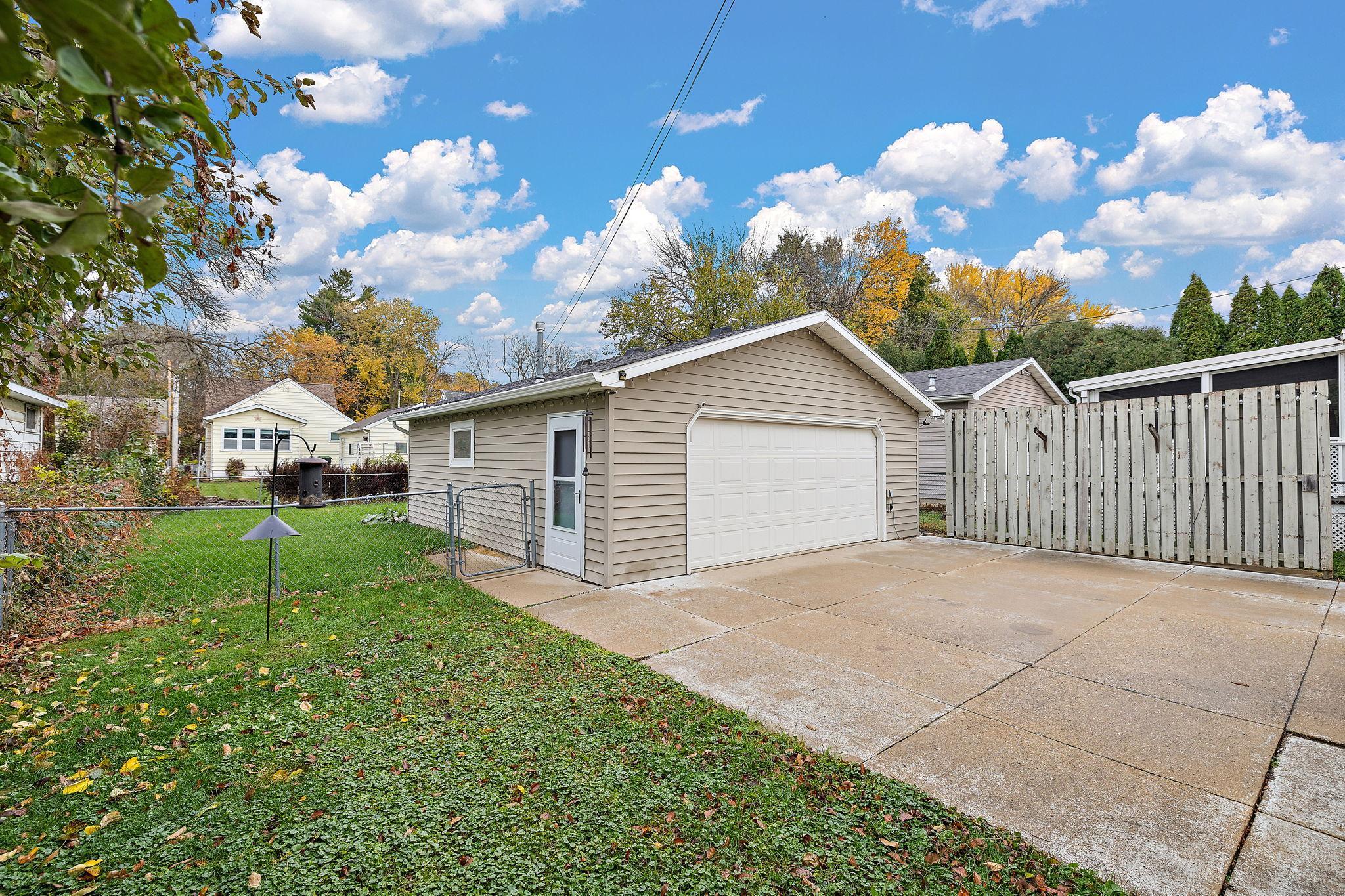 402 11th Avenue Southwest Austin, MN 55912 - Photo 31 of 38