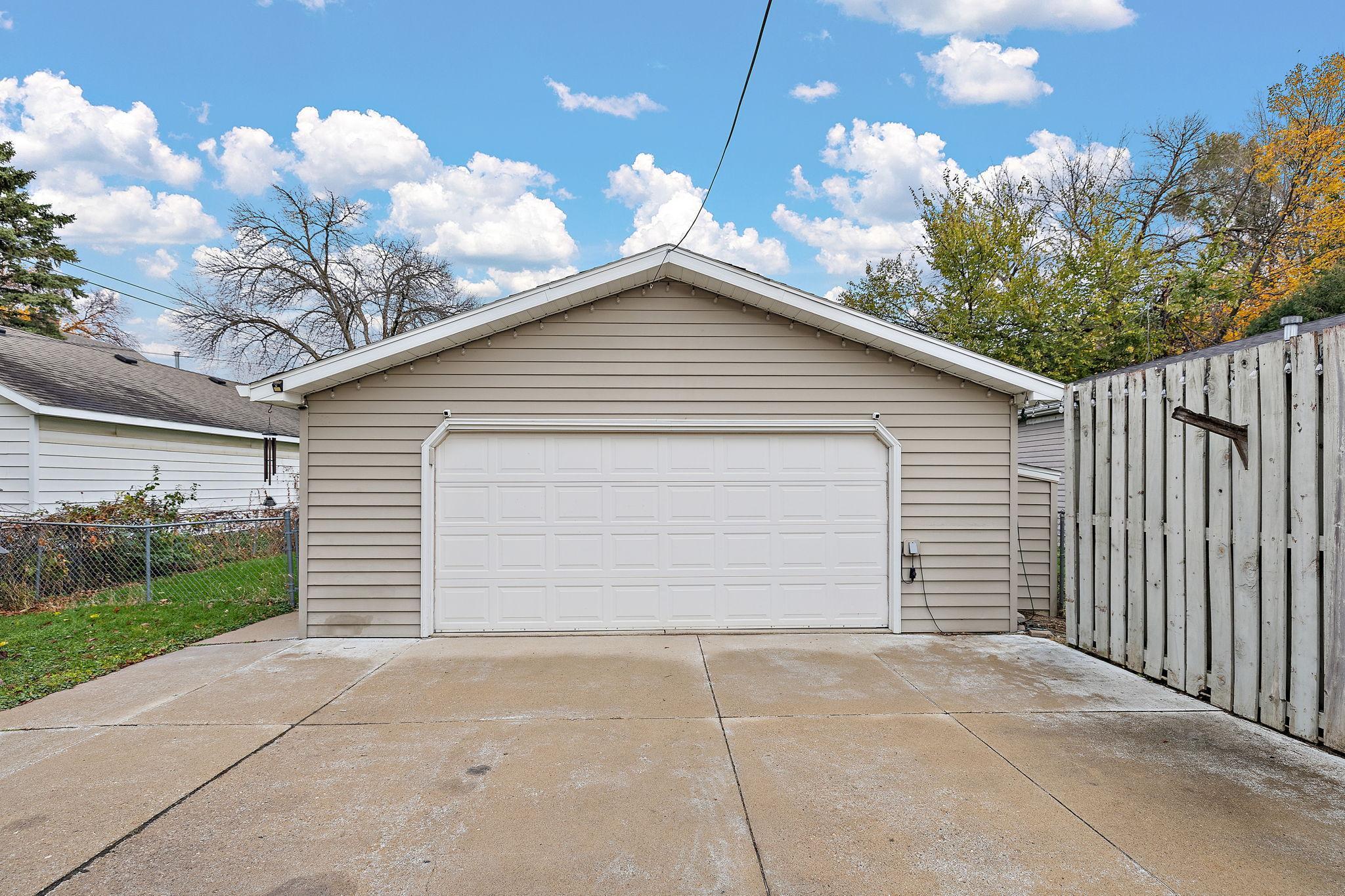 402 11th Avenue Southwest Austin, MN 55912 - Photo 32 of 38