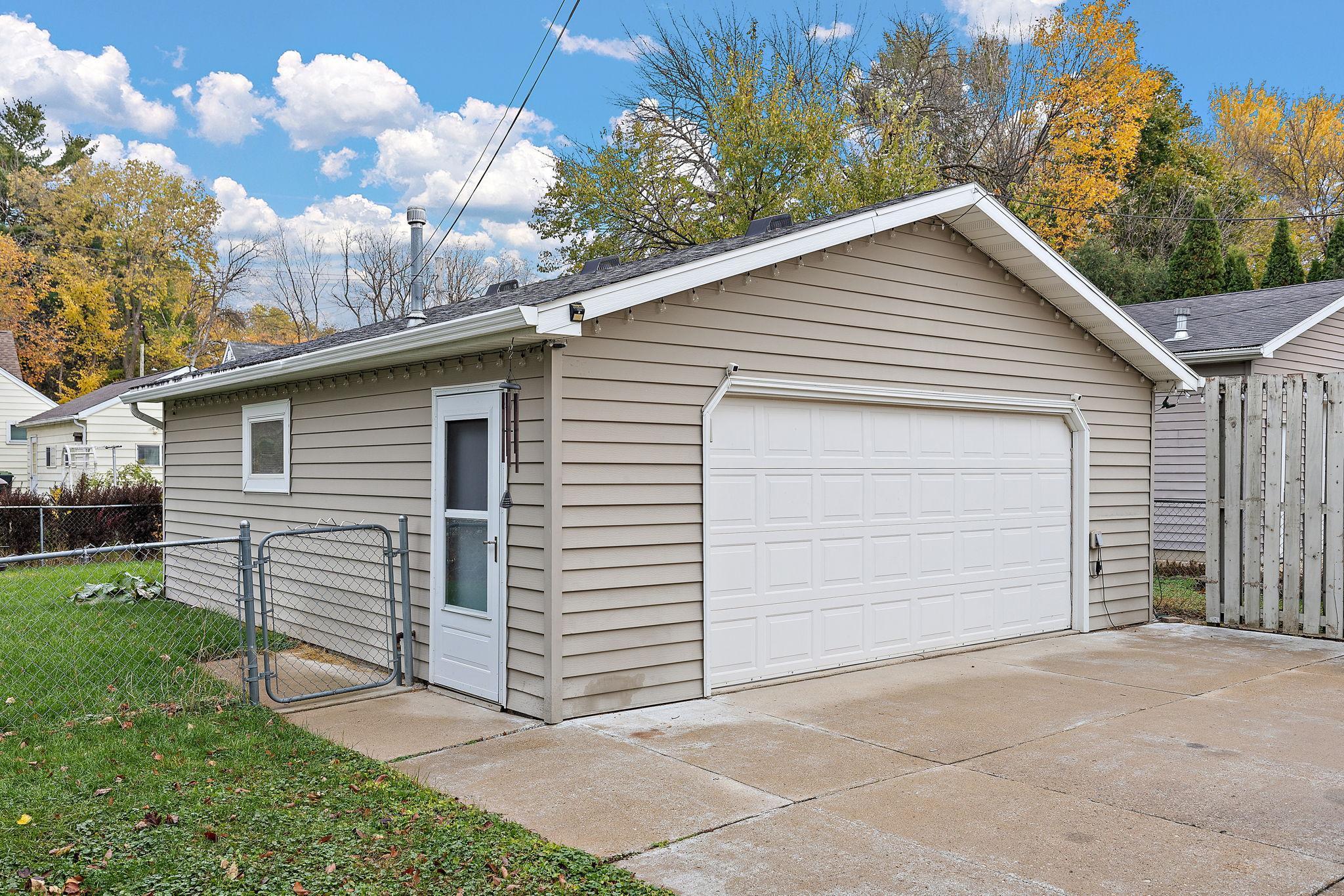 402 11th Avenue Southwest Austin, MN 55912 - Photo 33 of 38