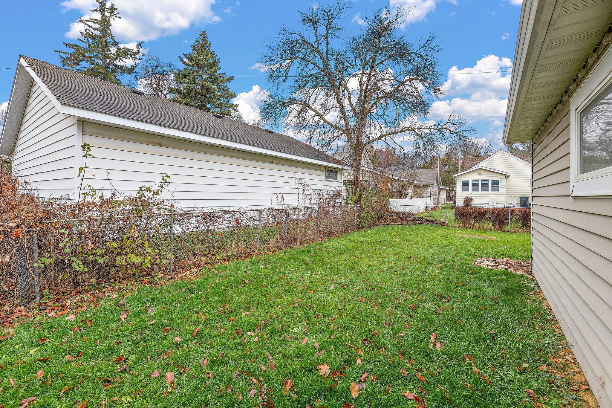 402 11th Avenue Southwest Austin, MN 55912 - Photo 34 of 38