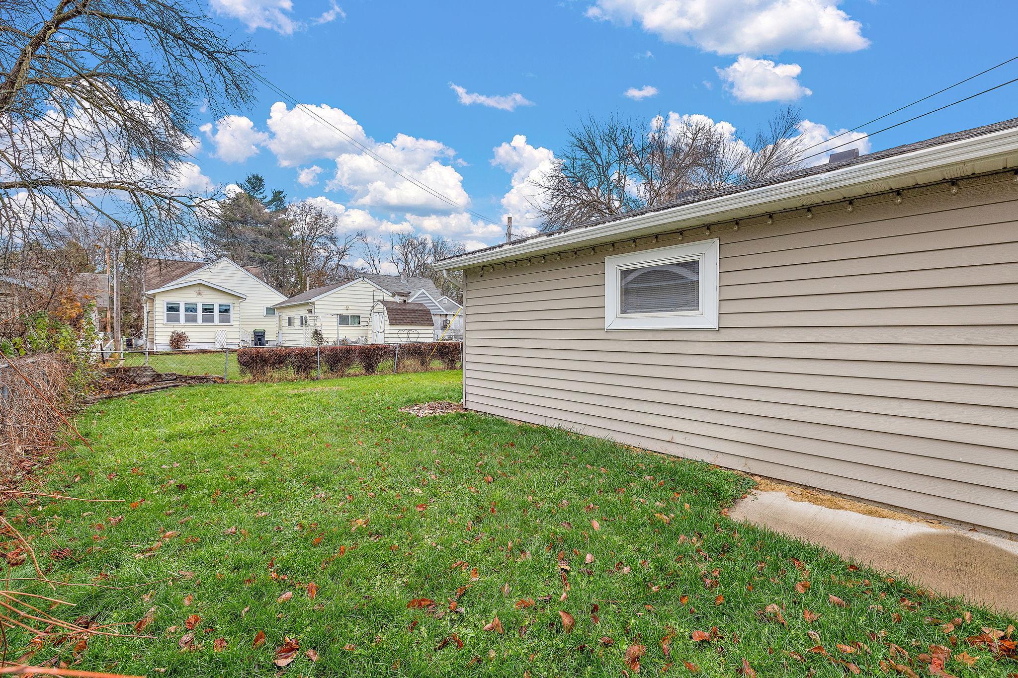 402 11th Avenue Southwest Austin, MN 55912 - Photo 35 of 38